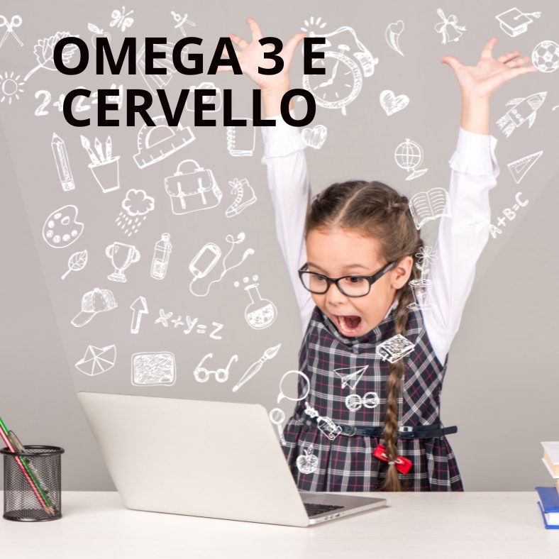 bambina al pc che fa urrà