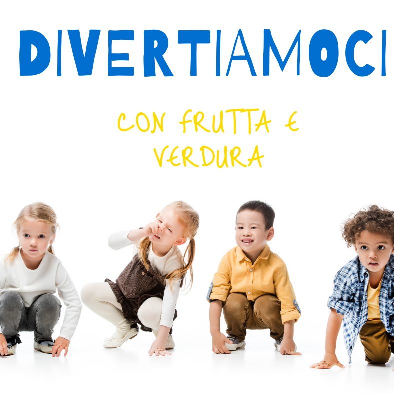 Bambini accovacciati su sfondo bianco Bambini accovacciati su sfondo bianco