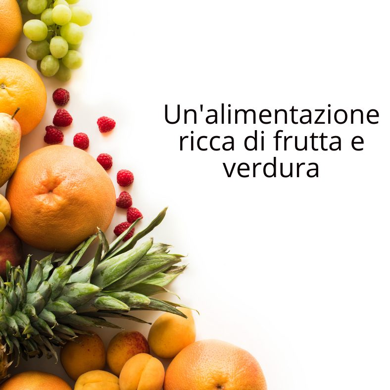 Coppa di fragole su tagliere, intolleranza istamina coppa di fragole su tagliere