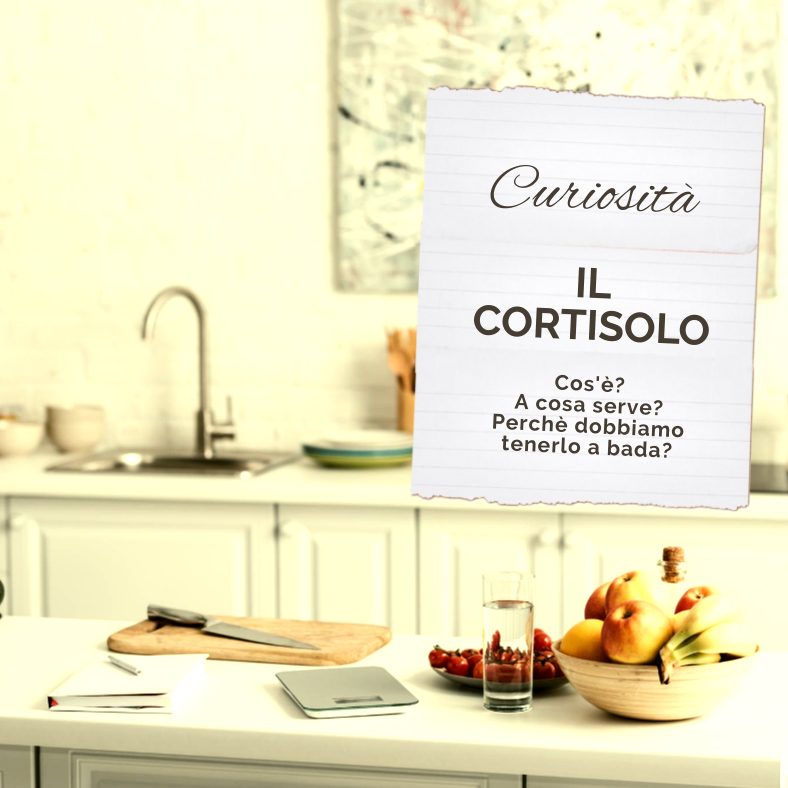 Coppa di fragole su tagliere, intolleranza istamina coppa di fragole su tagliere